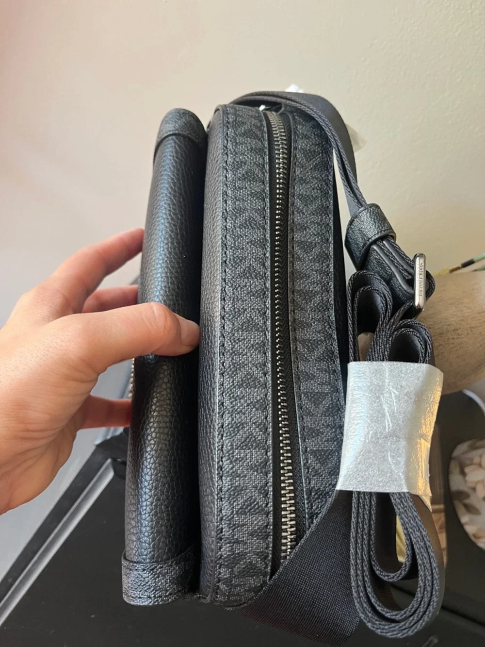 Michael Kors NWT Black Pebbled Leather Messenger Crossbody Camera Bag
